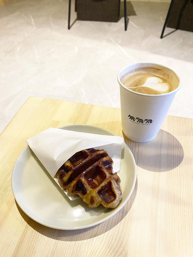 【福岡カフェ】焼きたてのクロッフルとおいしいコーヒーの楽しめるカフェ
