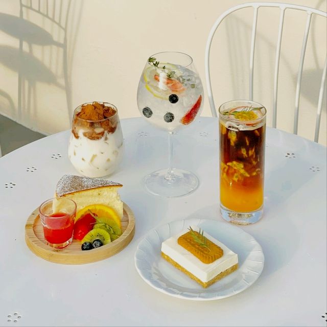 U Cafe & Bakery