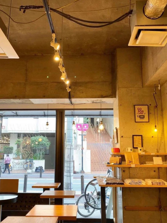 【福岡カフェ】定期的に個展が行われるアートに触れられるカフェ