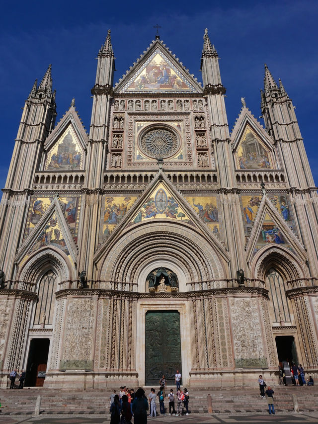 イタリア・世界一美しい丘の上の都市　オルヴィエート
