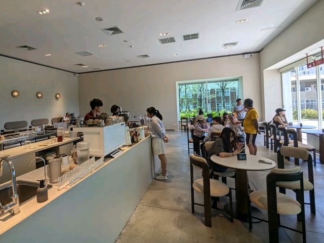 台南-美術館二樓喝咖啡：褐 umber