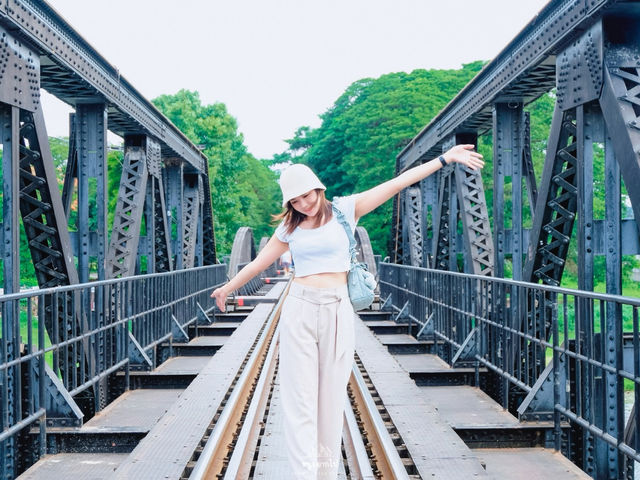เที่ยวชม สะพานข้ามแม่น้ำแคว กาญจนบุรี