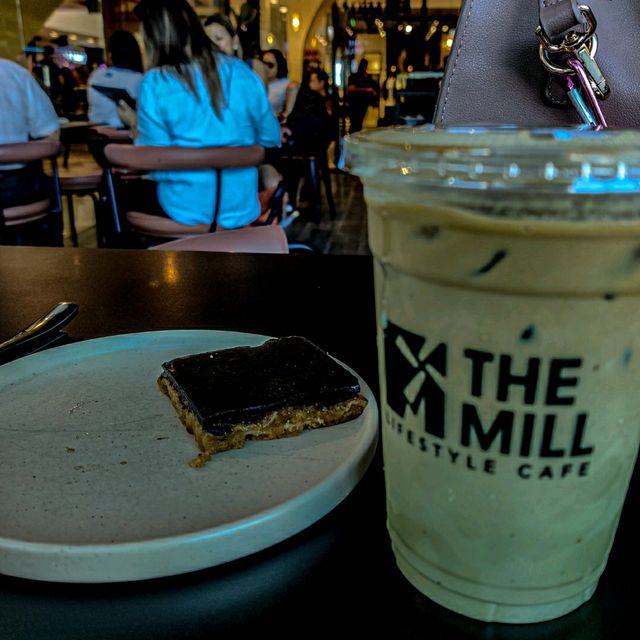 Looking for a cafe after shopping? Try this one!