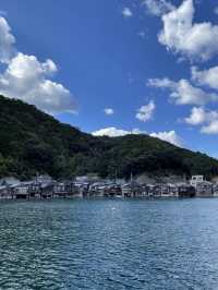 京都　まるで海に浮かぶ建物　伊根の舟屋🚤