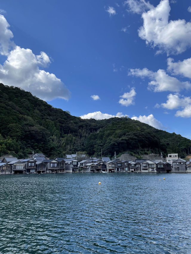 京都　まるで海に浮かぶ建物　伊根の舟屋🚤
