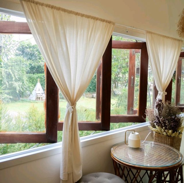 บ้านสวนรอยจรัล: คาเฟ่มินิมอลสุดโฮมมี่ในอยุธยา