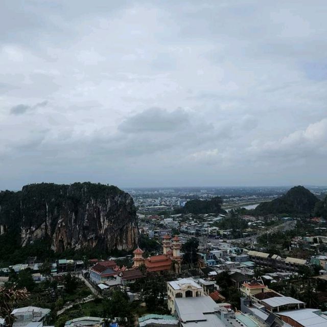 The Marble Mountains : ภูเขาหินอ่อน