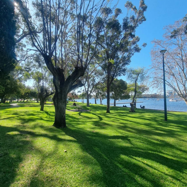 A Riverside Retreat Just Minutes from the City