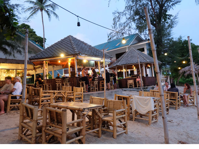 Tiki beach ที่พักติดทะเล พร้อมบีช บาร์ 🌴🍸🍹🌊