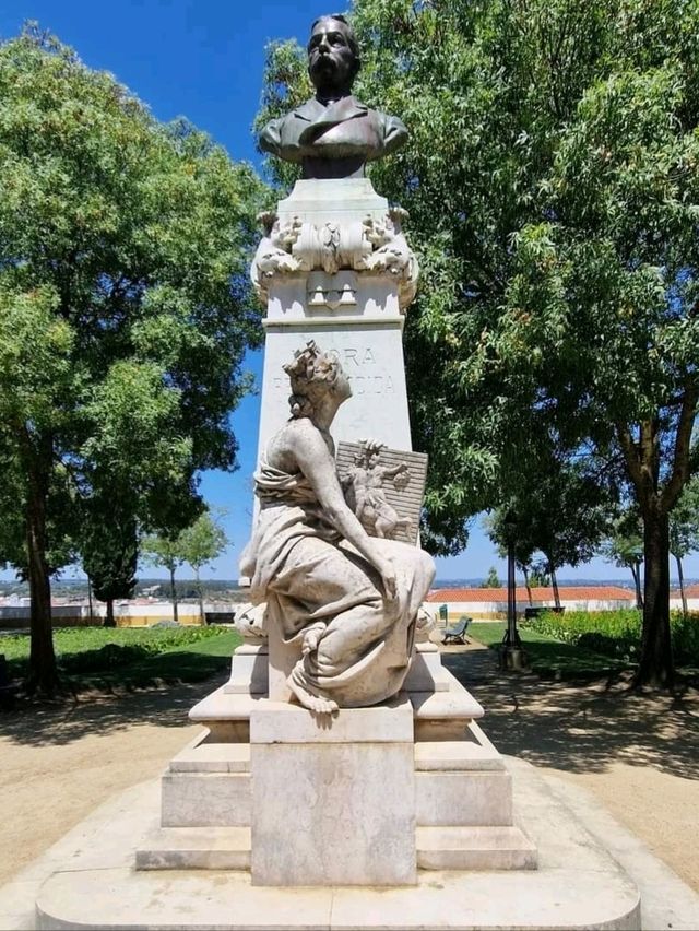葡萄牙Evora古城遺跡，Almendres Cromlech巨石陣