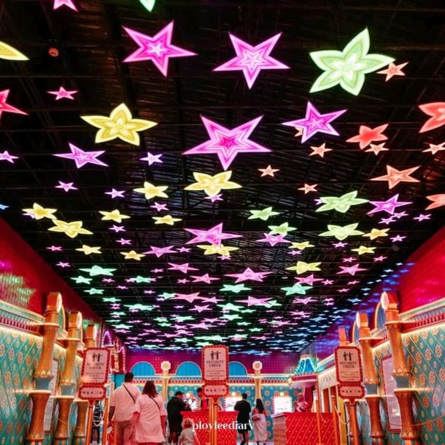 Carnival Magic เมืองไฟอลังการที่ภูเก็ต