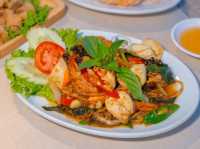 ร้านอาหารริมแม่น้ำเจ้าพระยา ปากเกร็ด นนทบุรี