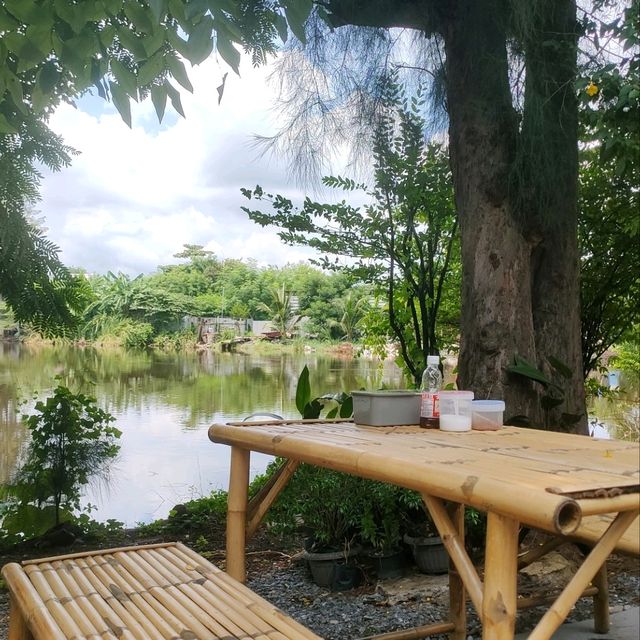 ก๋วยเตี๋ยวเรือร้านลับริมสระน้ำ เมืองทองธานี