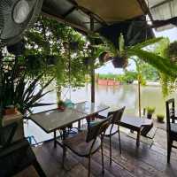 eight de klong คาเฟ่