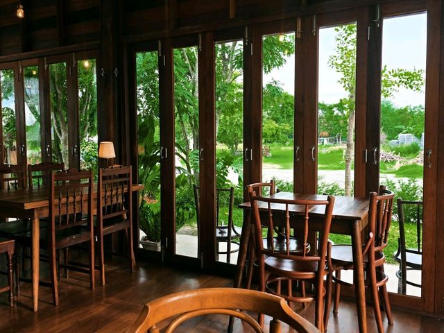 คาเฟ่บางแสน สไตล์โฮมมี่ น่ารัก 