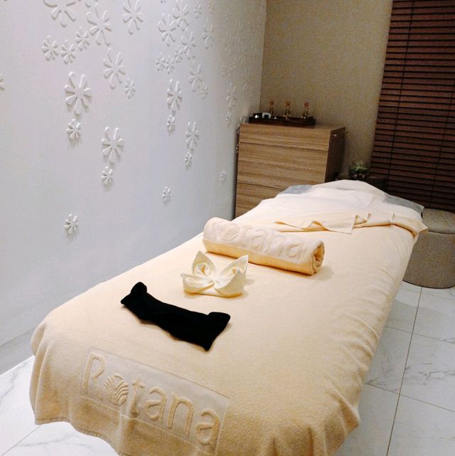 Villa Rotana Spa：奢華放鬆的綠洲