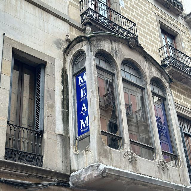 Stunning old town city walk in Barcelona 