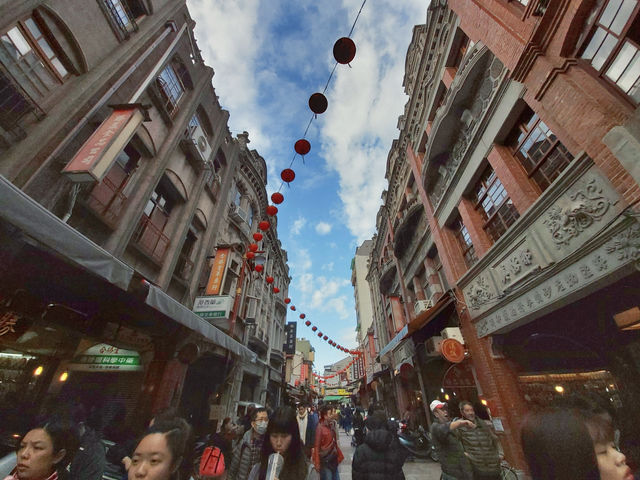 大稻埕與迪化街：懷舊與現代商店 🌅🛍️