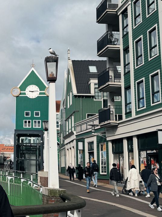 荷蘭🇳🇱 贊丹｜我居然住進了景點積木屋內？