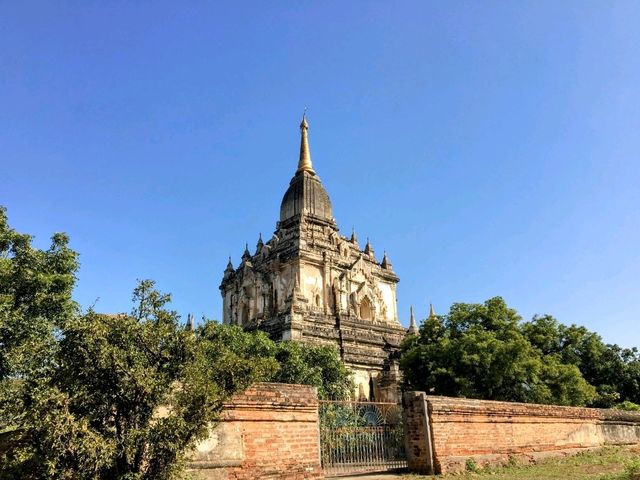 神廟造型的達比努佛塔，彷如歐洲文藝復興的修道院