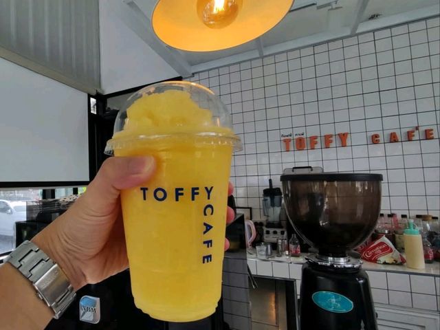 คาเฟ่มินิมอลสบายๆ ใกล้เขื่อนขุนด่านปราการชล