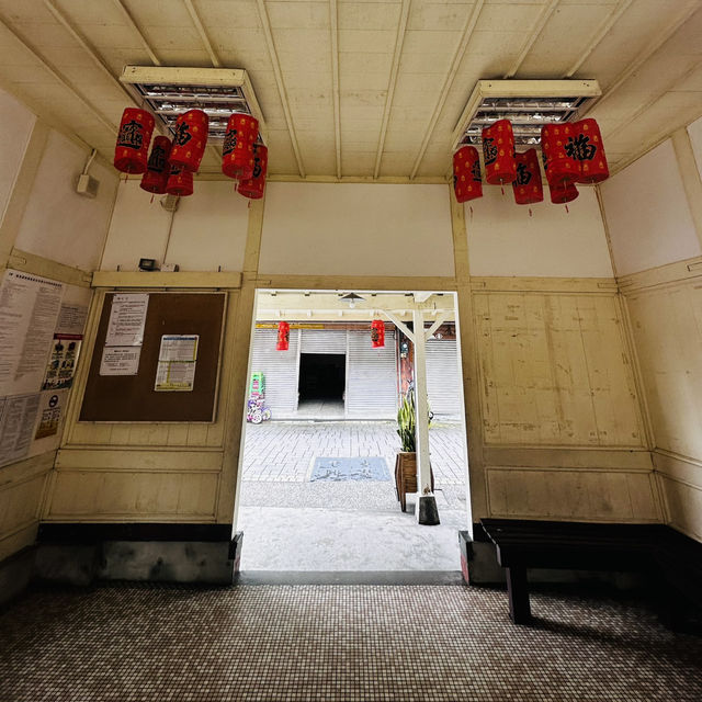 台湾ローカル鉄道で日本統治時の駅へ。