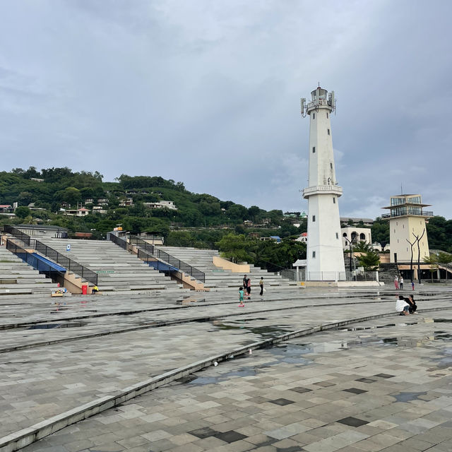 A Walk Around Pelabuhan Labuan Bajo: A Scenic Stroll by the Sea 🌊🚶‍♂️