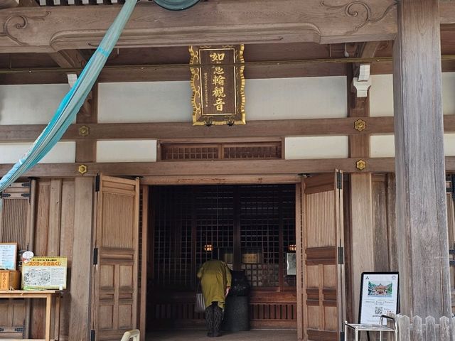 紅楓季漫遊日本箕面山〔瀧安寺〕，隱藏在山林間的絕美秘境
