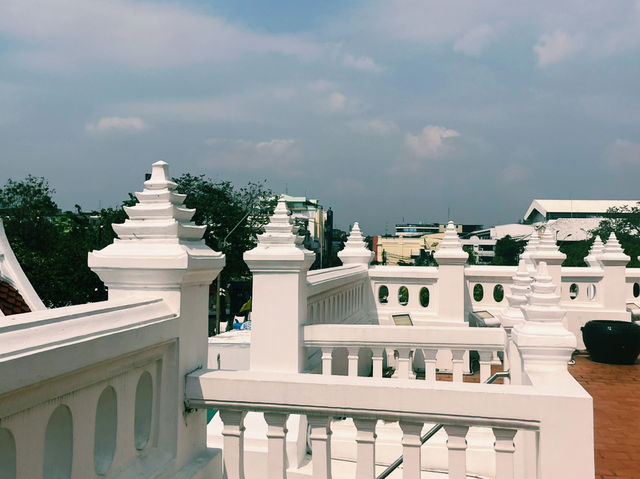  泰國曼谷著名寺廟景點：拉嘉布拉那寺ราชบุรณราชวรวิหาร (วัดเลียบ)，適合拍照打卡觀光旅遊！