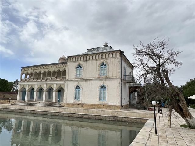 The Sitorai Mokhi Khosa — Where Russian Modernity Clashes with Uzbek Antiquity