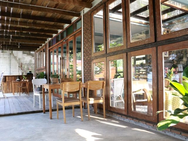 เนรมิต คาเฟ่ริมทะเล