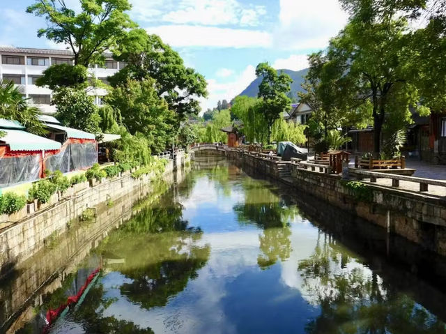 Discovering Lijiang's Springtime Charm at World Heritage Park