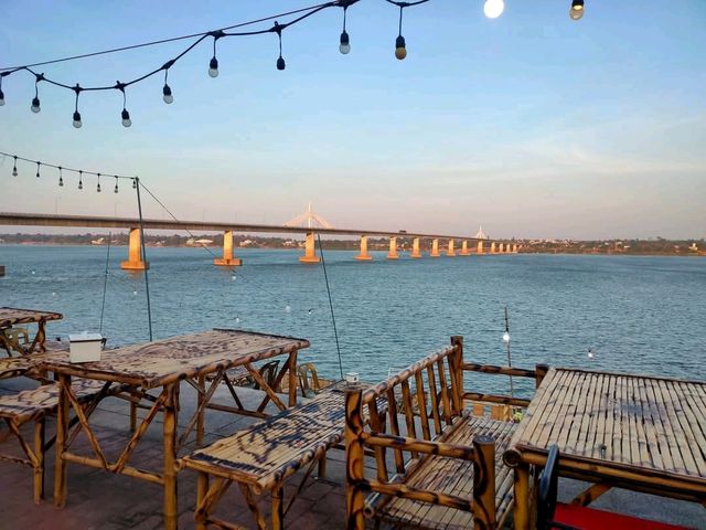 สะพานมิตรภาพไทยลาวแห่งที่สอง