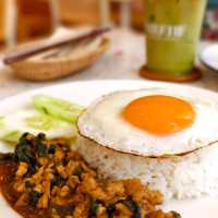 Sirene Café & Restaurant: A Charming Photo-Perfect Spot