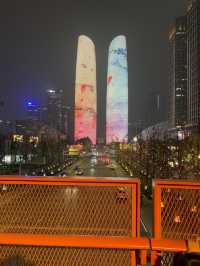 Twin tower ตึกแฝด กลางย่านธุรกิจ ที่เฉิงตู