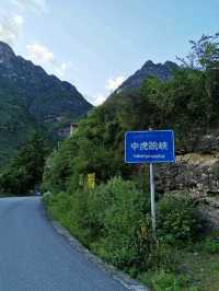 Tiger Leaping Gorge Mountains: Majestic Peaks and Rugged Beauty