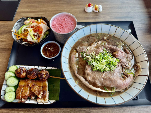 大立百貨9樓影城旁邊泰國美食（大港老船麵）好吃值得推薦大家