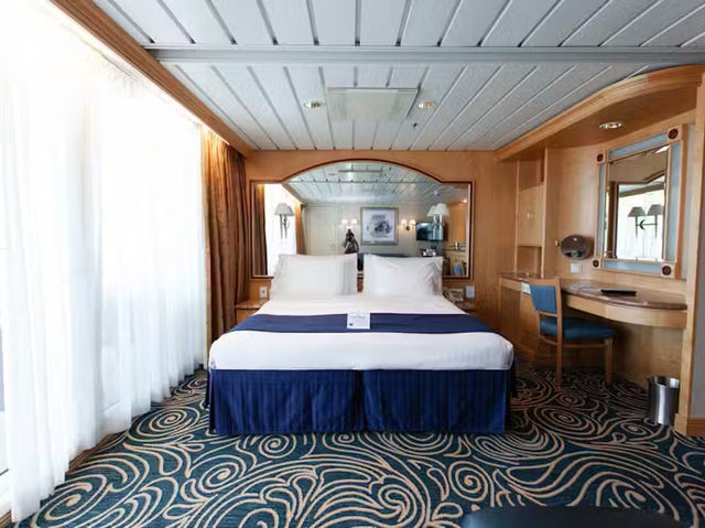 Grandeur of the Seas 🌟: The Perfect Solo Cruise Adventure – Big Fun, Cozy Vibes!