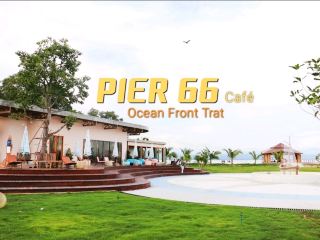 오션프런트 트랫 부두에 있는 PIER 66 카페.