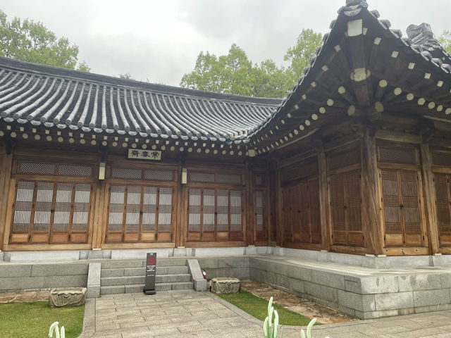 다사다망한 요즘. 가족과 함께 영욕의 청와대 속으로