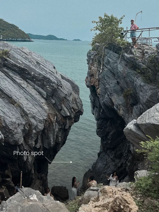 หาดถ้ำพัง ถ้ำทะลุ เกาะสีชัง🗺️✨🌊