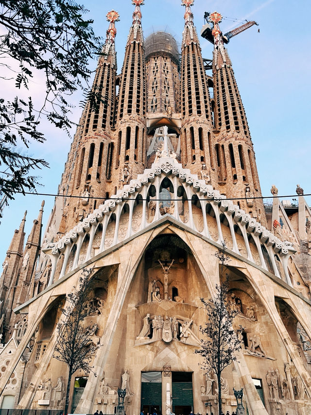 🇪🇸西班牙巴塞隆那景點👣來親眼見證高第畢生心血的聖家堂🔆