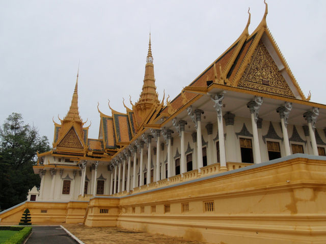 A Quiet Day at the Royal Palace 