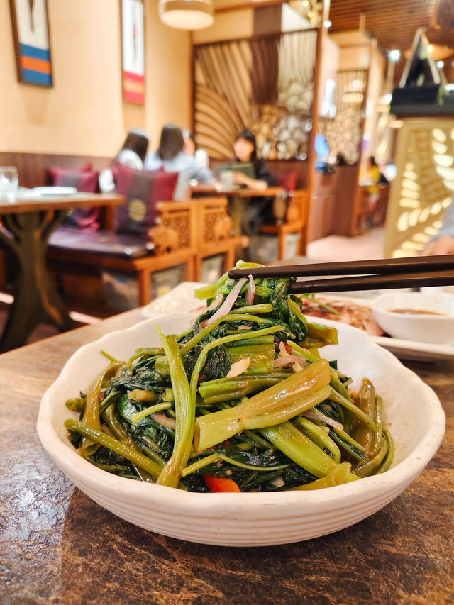 灣仔。三層樓高。高質泰菜