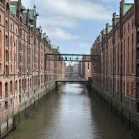 Exploring Hamburg’s Historic Town Hall & Surrounding Gems