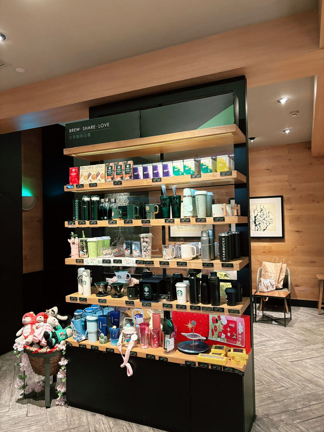 Starbucks (Hangzhou Hubin Yintai in77)