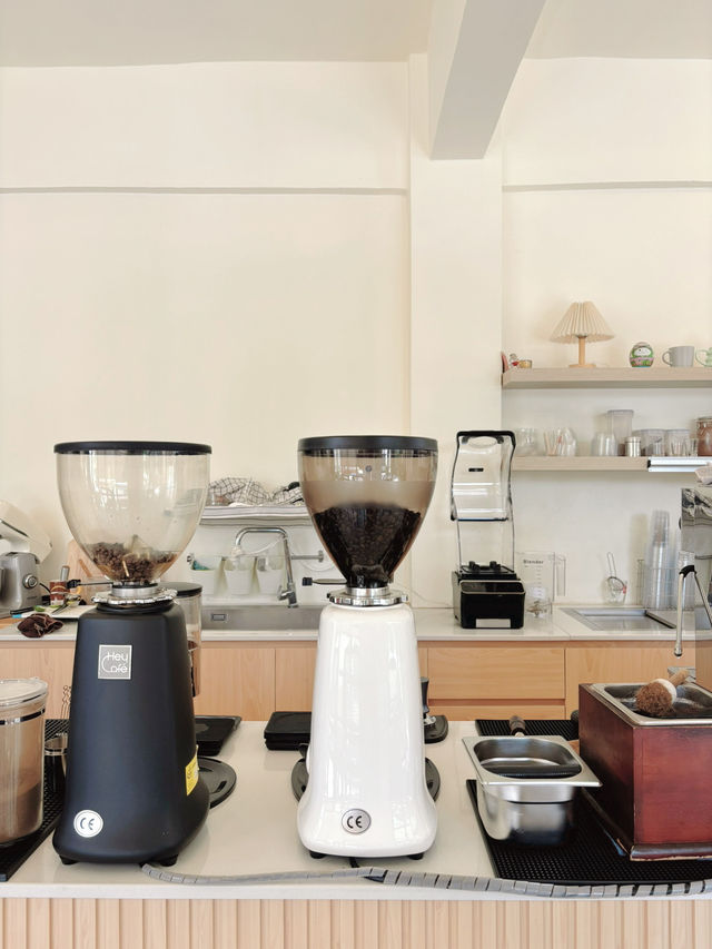Auntie Home Coffee and bakery ชลบุรี