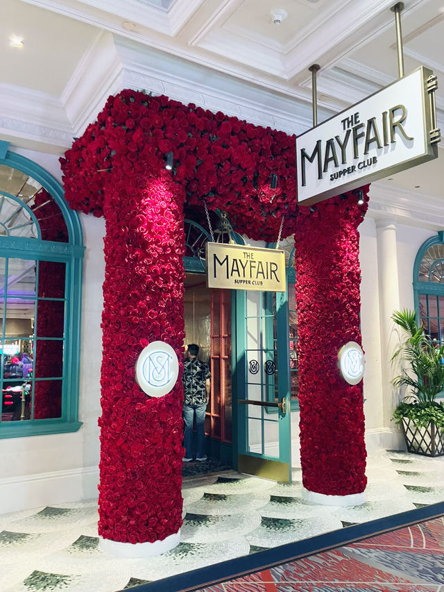 라스베가스의 멋진 쇼와 음식을 함께 즐길 수 있는 The Mayfair Supper Club!
