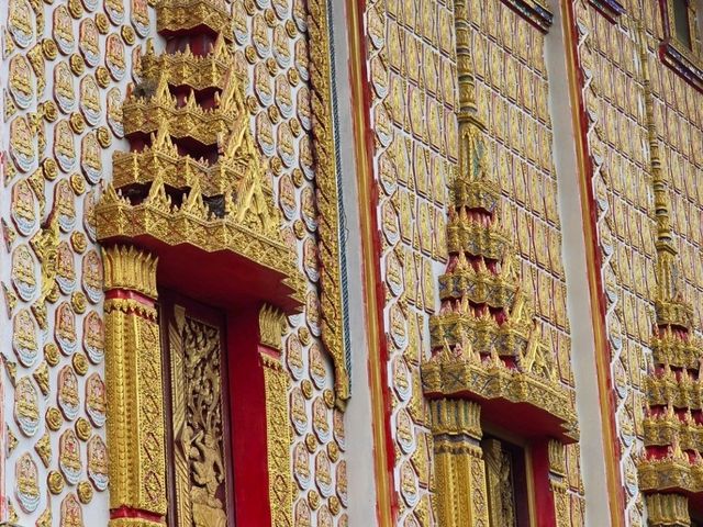 วัดชนะชัยศรี (วัดเกาะ) อุโบสถแบบไทย-ลาว ดั้งเดิม