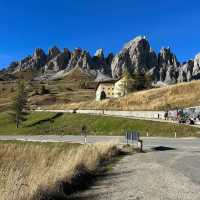 🏔️ *Dolomites Adventure: Where Alpine Majesty Meets Italian Dolce Vita* 🌿🍝
